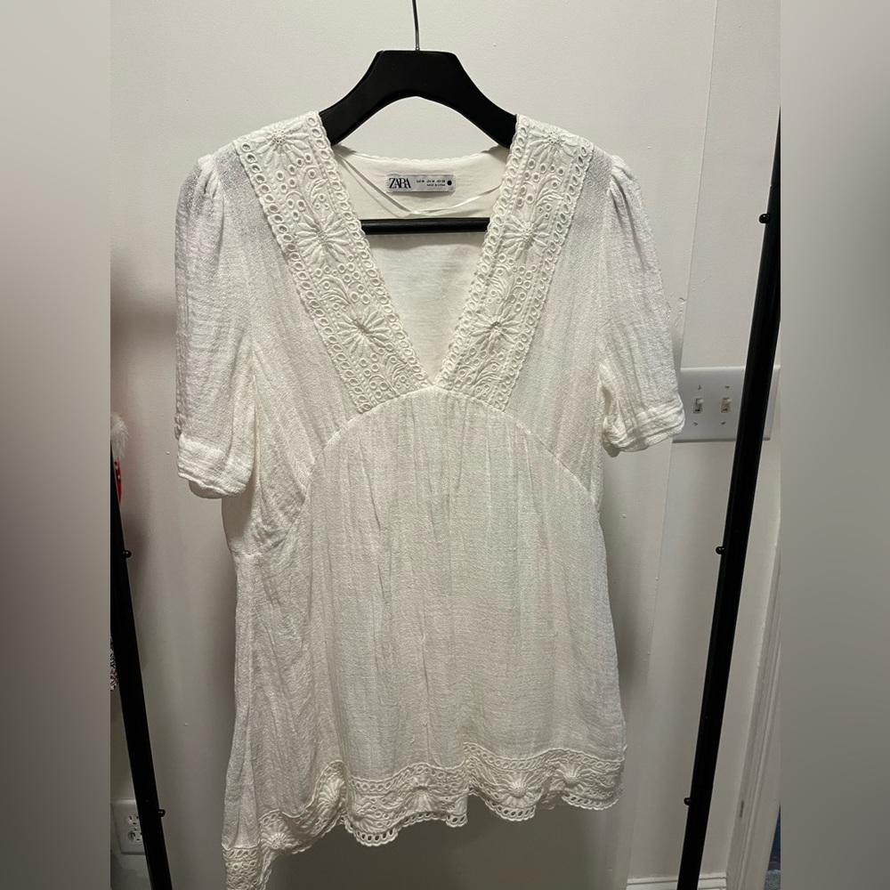 Zara crisp white lined mini dress, lace bodice and hemline